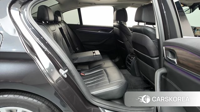 BMW 5 Series (G30) 2018 Серый из Кореи, фото 2