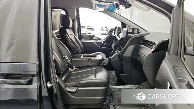 Hyundai Staria 2023 Синий из Кореи, фото 2