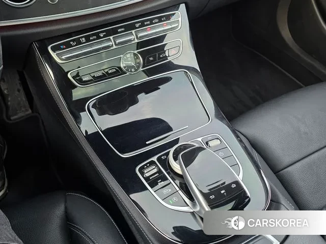 Mercedes-Benz E-Class W213 2018 Черный из Кореи, фото 2