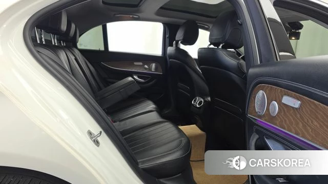 Mercedes-Benz E-Class W213 2019 Белый из Кореи, фото 2