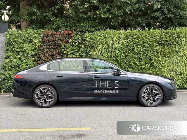 BMW 5 series 2025 Черный из Китая, фото 2