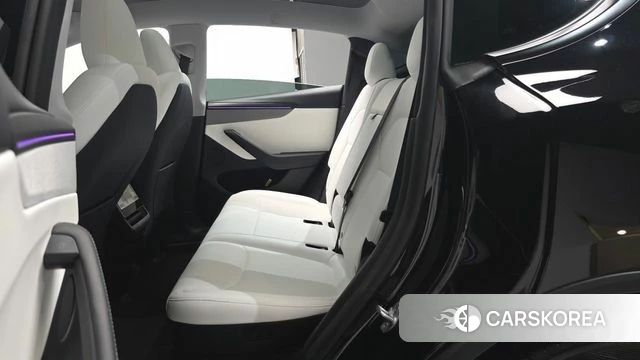 Tesla Model Y 2025 Черный из Кореи, фото 2
