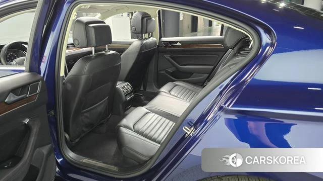 Volkswagen Passat GT (B8) 2018 Синий из Кореи, фото 2