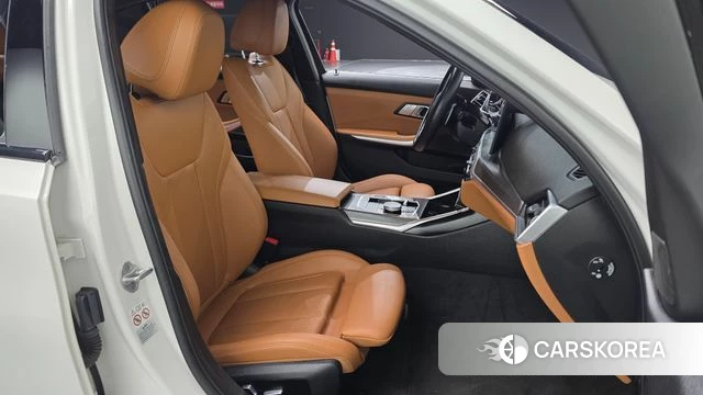 BMW 3 Series (G20) 2023 Белый из Кореи, фото 3