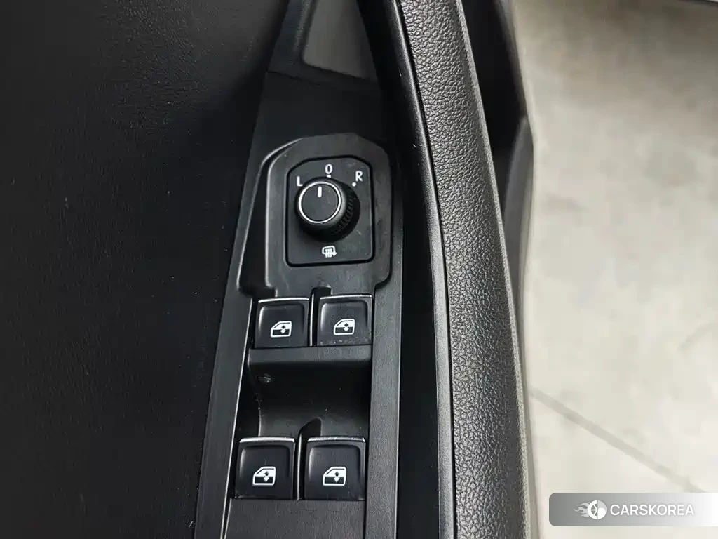 Skoda Karoq 2023 Белый из Китая, фото 2
