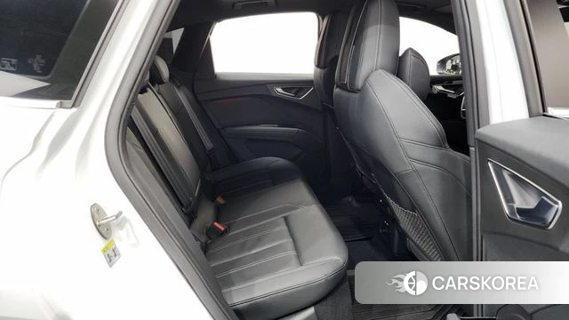 Audi Q4 e-Tron (F4) 2023 Белый из Кореи, фото 2