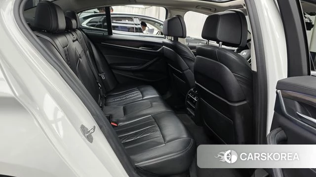 BMW 5 Series (G30) 2019 Белый из Кореи, фото 2