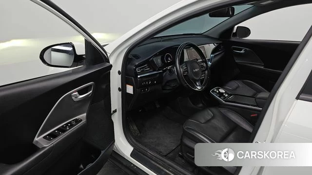 Kia Niro Plus 2022 Белый из Кореи, фото 2