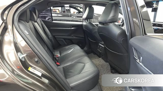 Toyota Camry (XV70) 2018 Серый из Кореи, фото 2