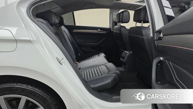 Volkswagen Passat GT (B8) 2021 Белый из Кореи, фото 2