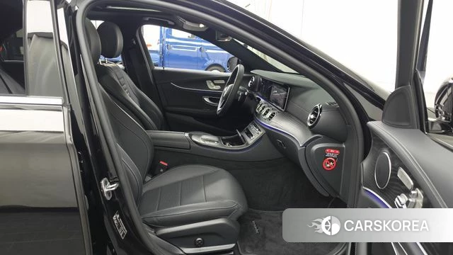 Mercedes-Benz E-Class W213 2023 Черный из Кореи, фото 2