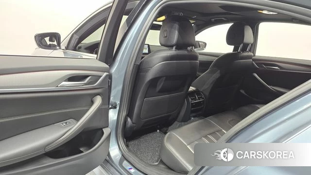 BMW 5 Series (G30) 2018 Серый из Кореи, фото 2