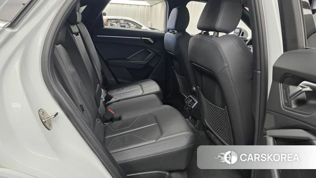 Audi Q3 (F3) 2023 Белый из Кореи, фото 2