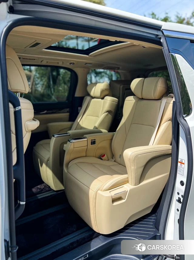Toyota Alphard 2022 Белый из Китая, фото 2