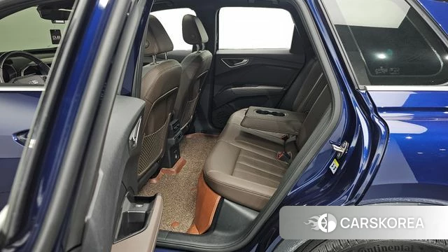 Audi Q4 e-Tron (F4) 2022 Синий из Кореи, фото 2