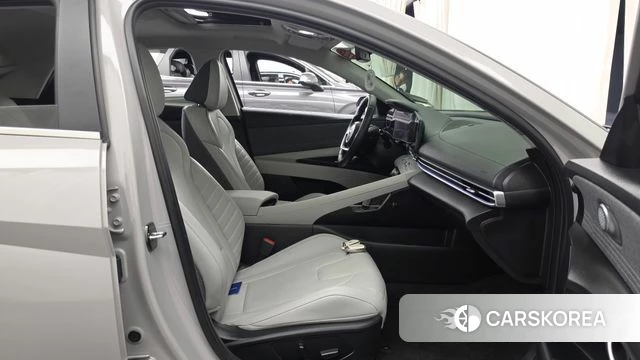 Hyundai Avante (CN7) 2022 Серебристо-серый из Кореи, фото 2