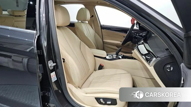 BMW 5 Series (G30) 2020 Черный из Кореи, фото 2