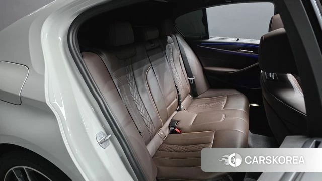BMW 5 Series (G30) 2022 Белый из Кореи, фото 2