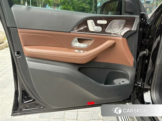 Mercedes-Benz GLE 2025 Черный из Китая, фото 2