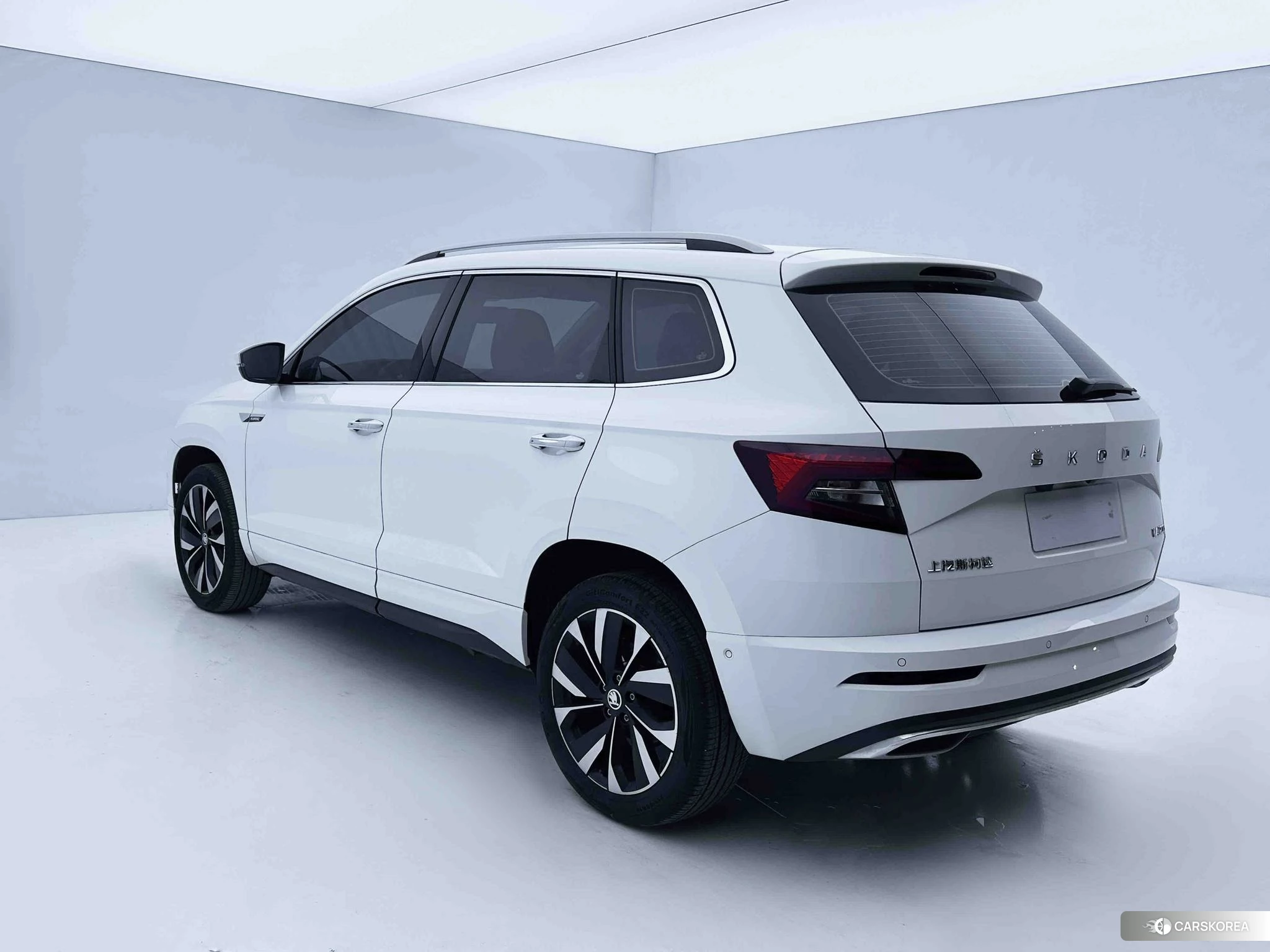 Skoda Karoq 2023 Белый из Китая, фото 2
