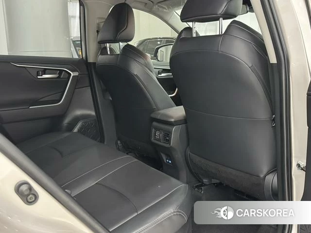 Toyota Wildlander 2023 Шампань из Китая, фото 2