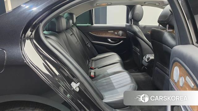 Mercedes-Benz E-Class W213 2018 Черный из Кореи, фото 2