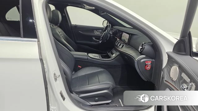 Mercedes-Benz E-Class W213 2021 Белый из Кореи, фото 2