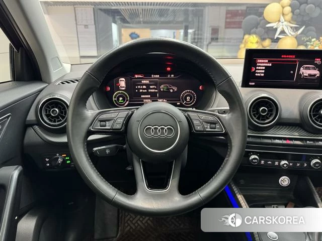 Audi Q2L 2021 Темно-серый из Китая, фото 2