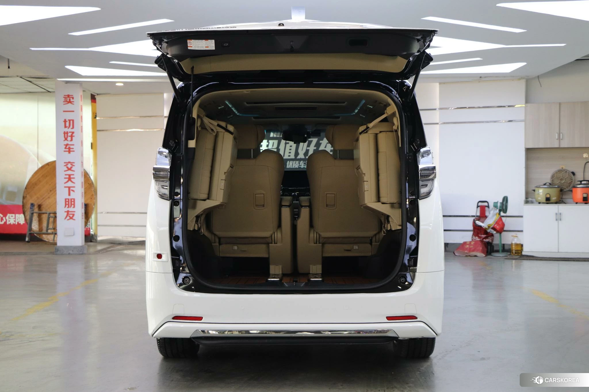 Toyota Vellfire 2021 Белый из Китая, фото 2