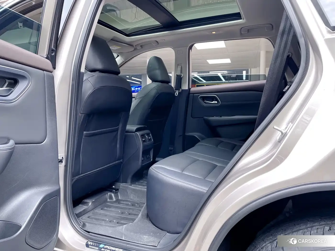 Nissan X-Trail 2023 Silver/gray из Китая, фото 2