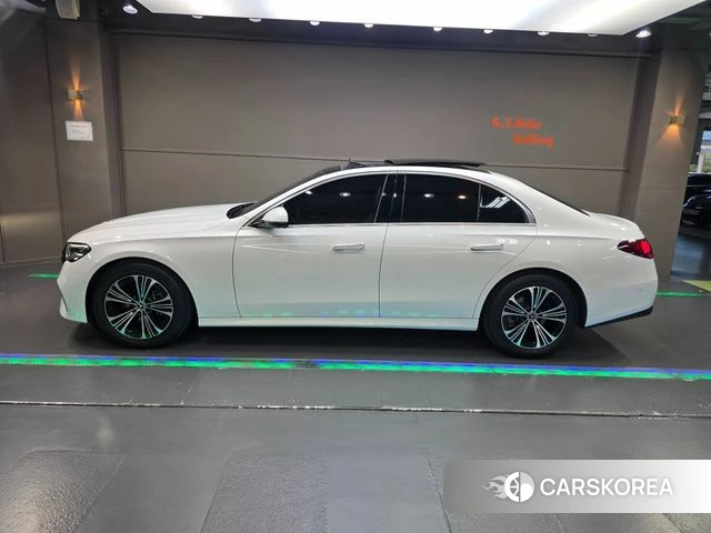 Mercedes-Benz E-Class W214 2025 Белый из Кореи, фото 2