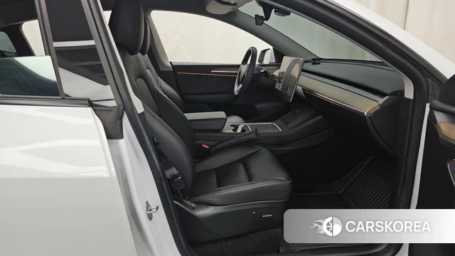 Tesla Model Y 2023 Белый из Кореи, фото 2