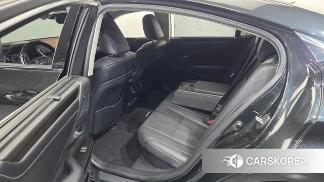 Lexus ES300h 7th generation 2020 Черный из Кореи, фото 2