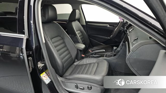 Volkswagen The New Passat 2018 Черный из Кореи, фото 2