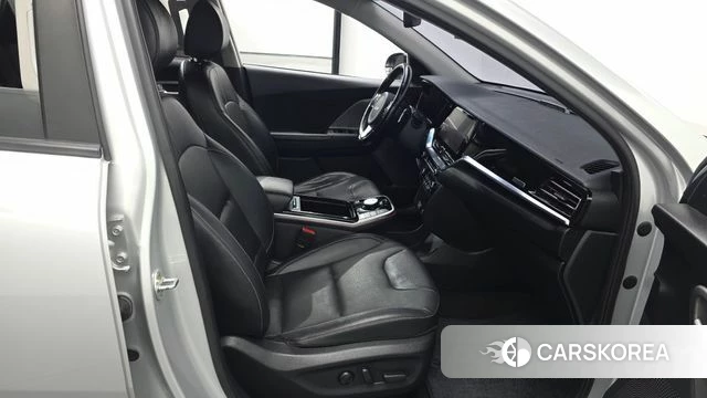 Kia Niro Plus 2022 Серебряный из Кореи, фото 2
