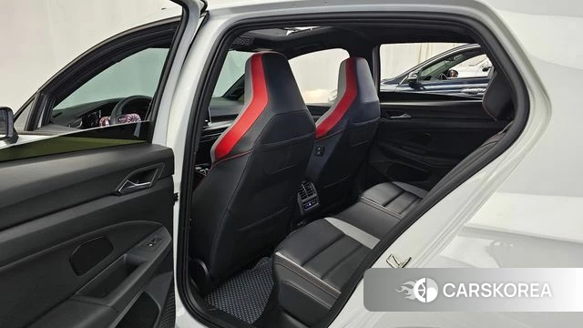 Volkswagen Golf 8th Generation 2025 Белый из Кореи, фото 2