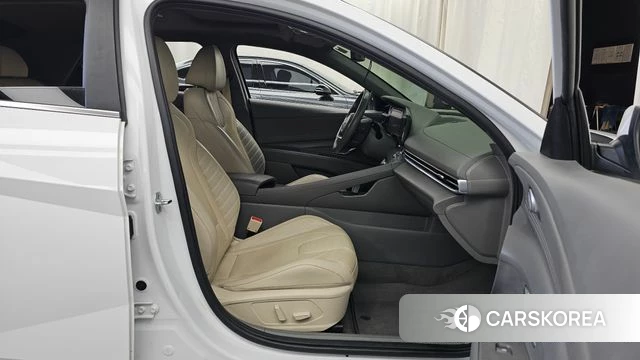 Hyundai Avante Hybrid (CN7) 2022 Белый из Кореи, фото 2