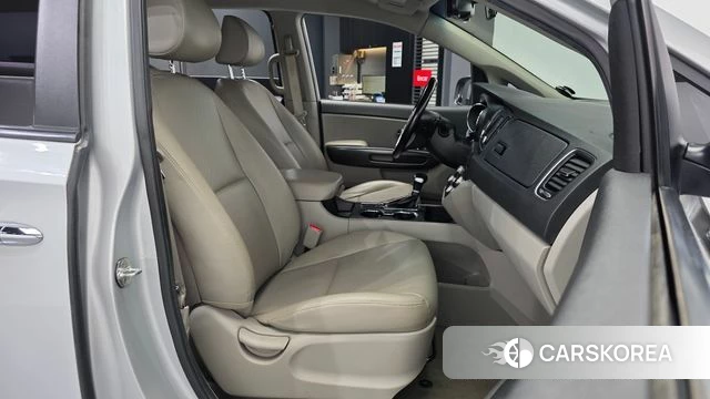 Kia The New Carnival 2019 Серебряный из Кореи, фото 2
