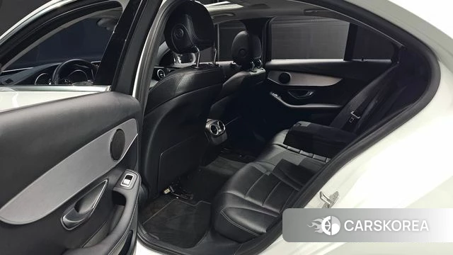 Mercedes-Benz C-Class W205 2018 Белый из Кореи, фото 2