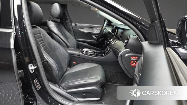 Mercedes-Benz E-Class W213 2018 Черный из Кореи, фото 2