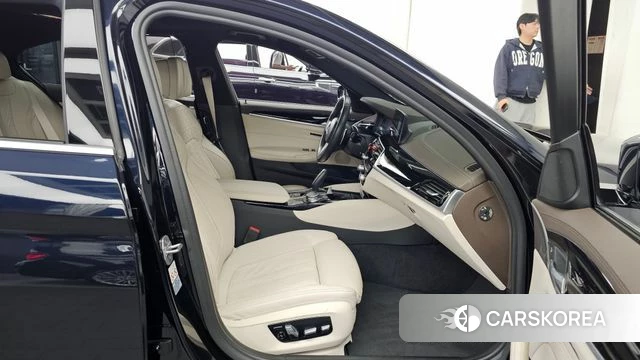 BMW 5 Series (G30) 2019 Черный из Кореи, фото 2
