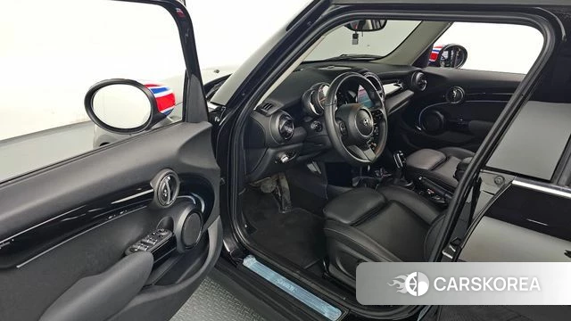 Mini Cooper 2022 Черный из Кореи, фото 2