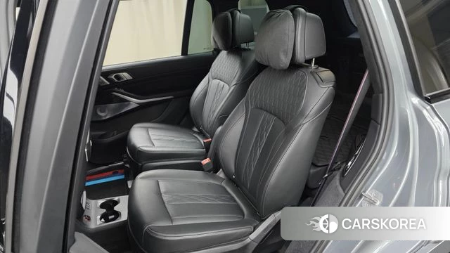 BMW X7 (G07) 2023 Серебристо-серый из Кореи, фото 2