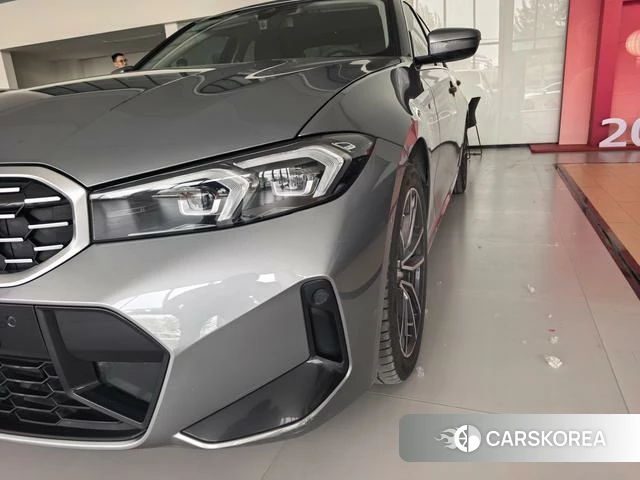 BMW 3 series 2023 Темно-серый из Китая, фото 2