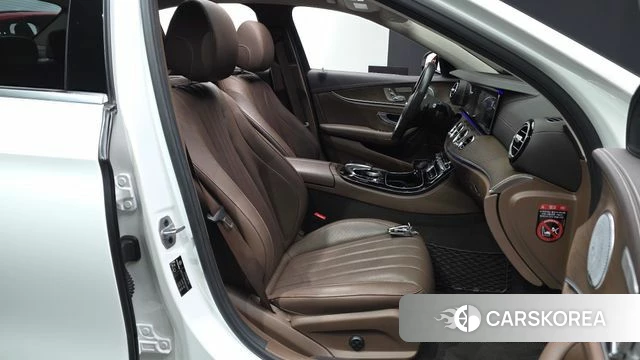 Mercedes-Benz E-Class W213 2018 Белый из Кореи, фото 3