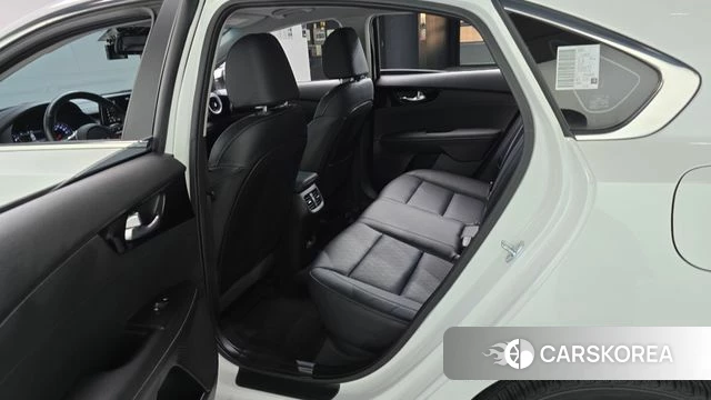 Kia The New K3 2nd generation 2021 Белый из Кореи, фото 2