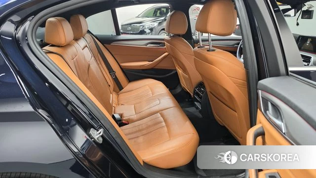 BMW 5 Series (G30) 2018 Черный из Кореи, фото 2