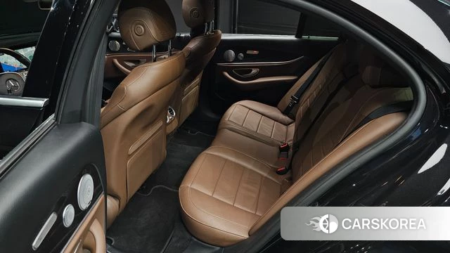 Mercedes-Benz E-Class W213 2018 Черный из Кореи, фото 2