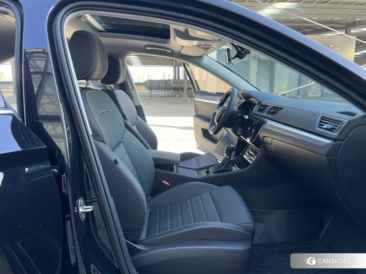 Skoda Superb 2023 Черный из Китая, фото 2