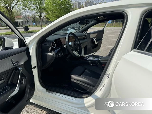 Mercedes-Benz A-Class 2023 Белый из Китая, фото 2